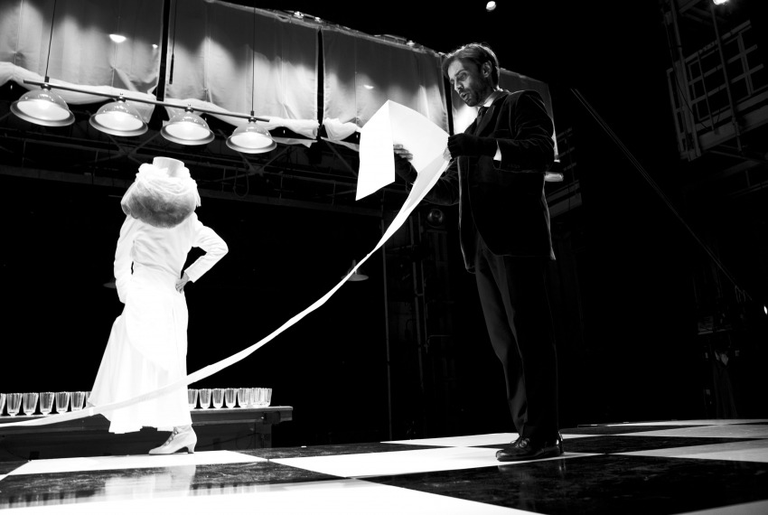 Kafka tańczy / reż. Lech Mackiewicz / fot. Adam Hanuszkiewicz / na zdjęciu Małgorzata Trybalska i Piotr Sierecki
